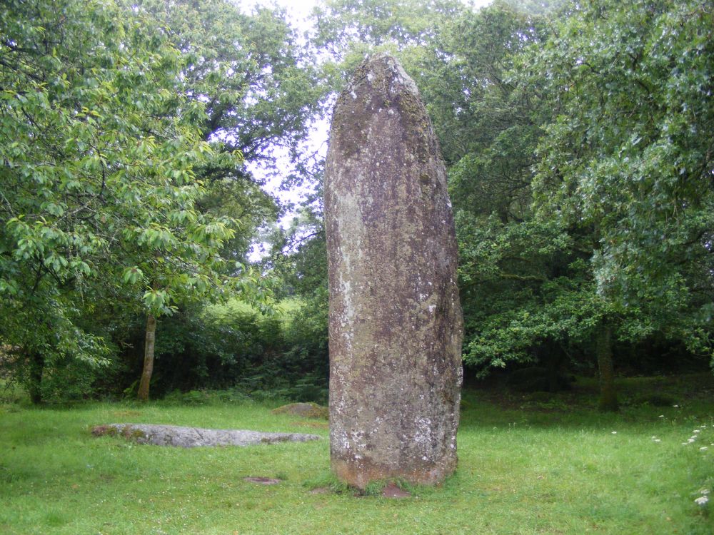 Menhir de Kerampeulven - Berrien