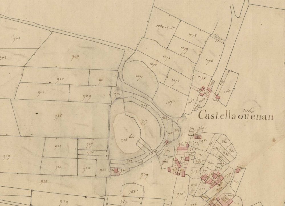 Enceinte de Castellaouenan représentée sur le cadastre du XIXème siècle. Archives départementales 22