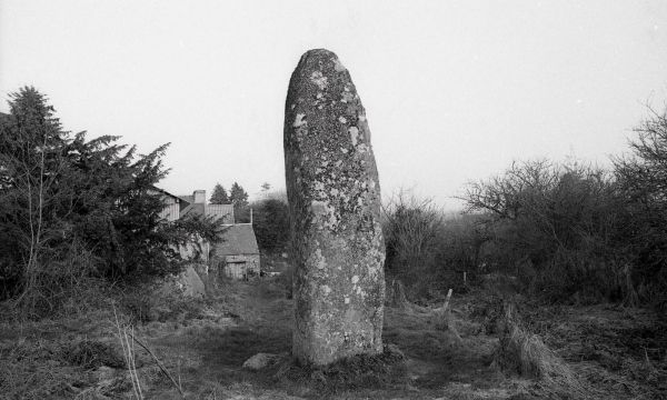 Menhir de Kerampeulven, Berrien