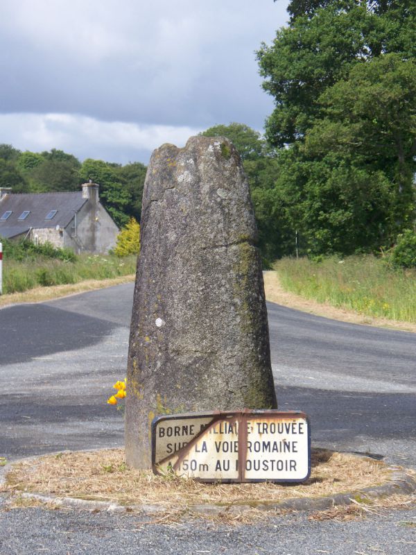 Borne romaine du Moustoir, Plelauff