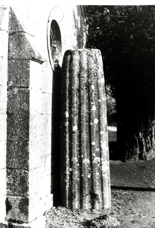 Stèle funéraire du Bourg. Cliché DRAC SRA