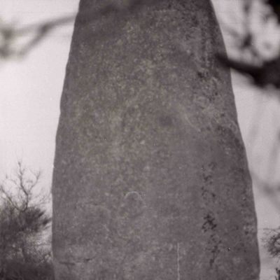 Glomel, Menhir du Bourg