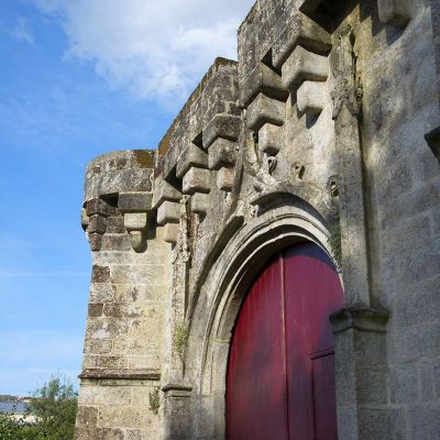 Guémené-sur-Scorff. Entrée du Château des Rohan. Cliché CPA