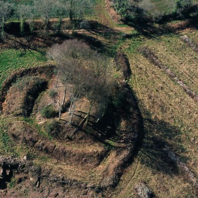 Motte de Kerimerc'h à Saint-Nicolas-du-Pélem.Cliché M. Gautie