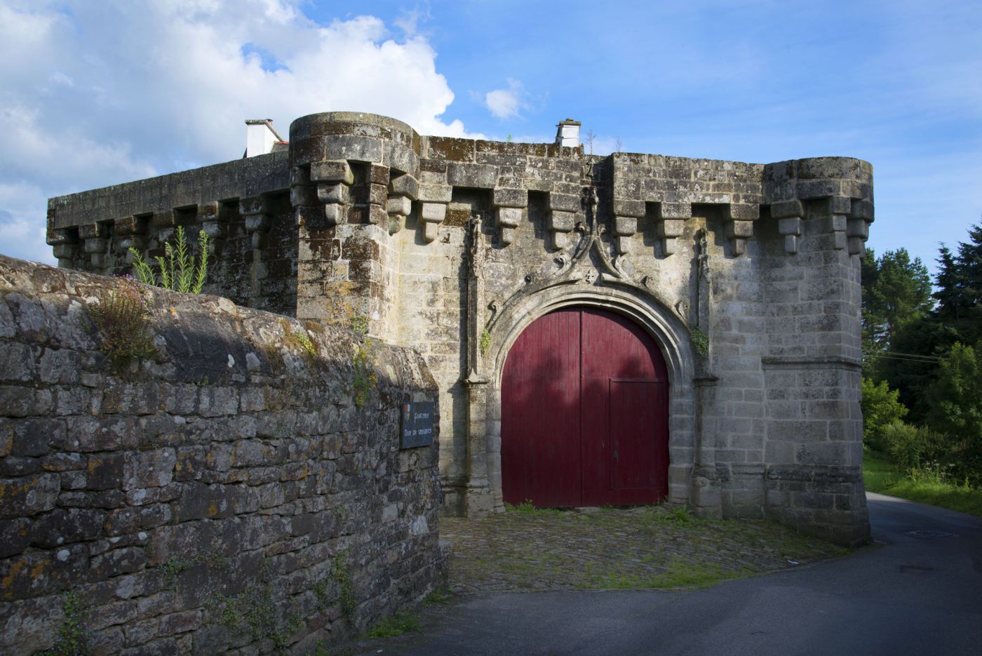 Moyen âge, Guémené-sur-Scorff, Porte du château, Photo : H. Ronné